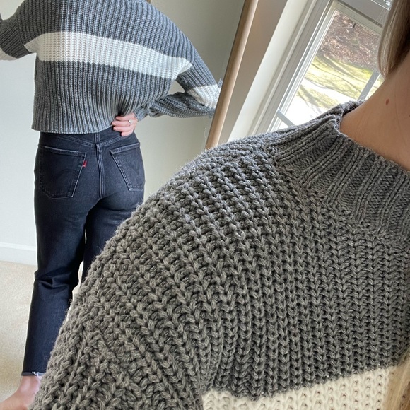 Gray mock neck knit sweat, white stripe by Forever 21. Lightly worn, Size M. - Picture 3 of 6